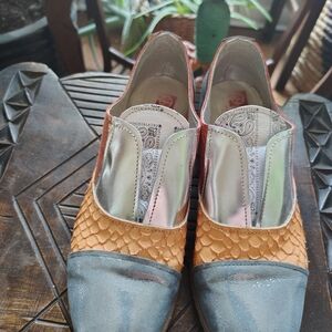 Elegant Women's Orange and Gray Flats